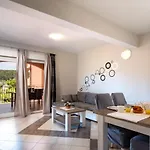 In With Balcony, Air Conditioning, Wifi, Washing Machine Apartamento *