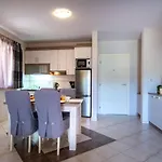In With Balcony, Air Conditioning, Wifi, Washing Machine Apartamento