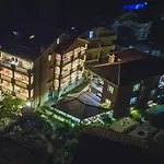 In With Balcony, Air Conditioning, Wifi, Washing Machine Apartamento