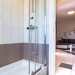 In With Balcony, Air Conditioning, Wifi, Washing Machine *