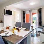 In With Balcony, Air Conditioning, Wifi, Washing Machine Apartamento