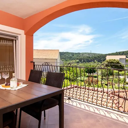 In With Balcony, Air Conditioning, Wifi, Washing Machine