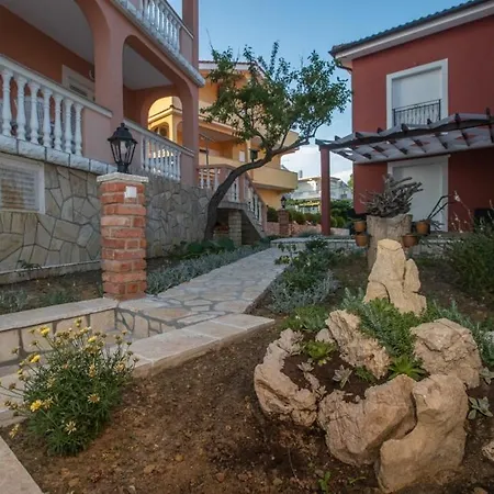 In With Balcony, Air Conditioning, Wifi, Washing Machine Lopar