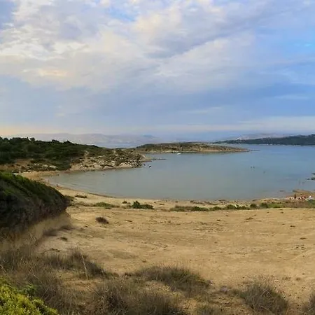 In With Balcony, Air Conditioning, Wifi, Washing Machine Lopar