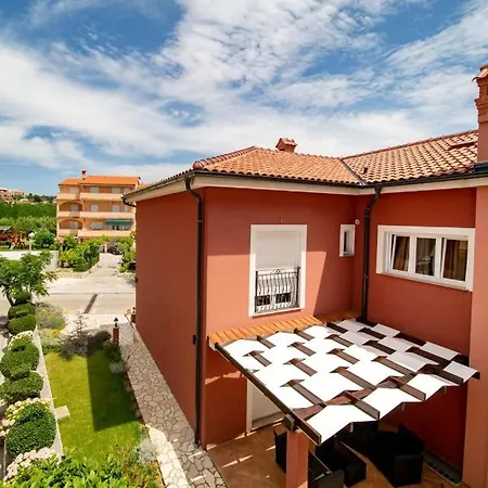 In With Balcony, Air Conditioning, Wifi, Washing Machine Lejlighed Lopar