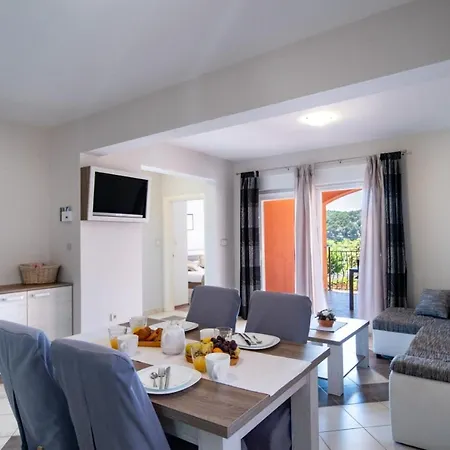 In With Balcony, Air Conditioning, Wifi, Washing Machine *