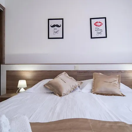 Апартаменты In With Balcony, Air Conditioning, Wifi, Washing Machine Лопар