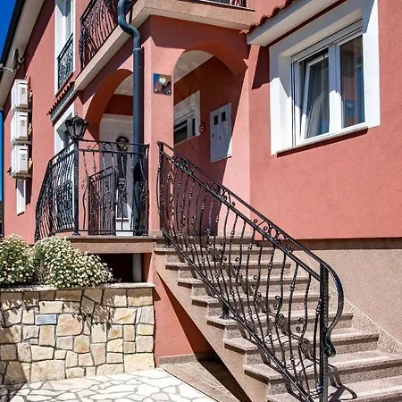 Apartament In With Balcony, Air Conditioning, Wifi, Washing Machine