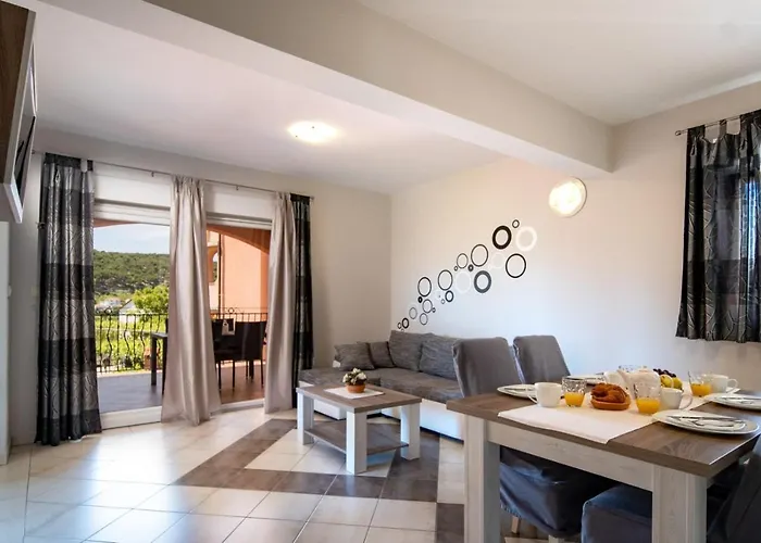 In With Balcony, Air Conditioning, Wifi, Washing Machine 아파트 *