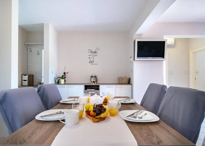In With Balcony, Air Conditioning, Wifi, Washing Machine * 로파르