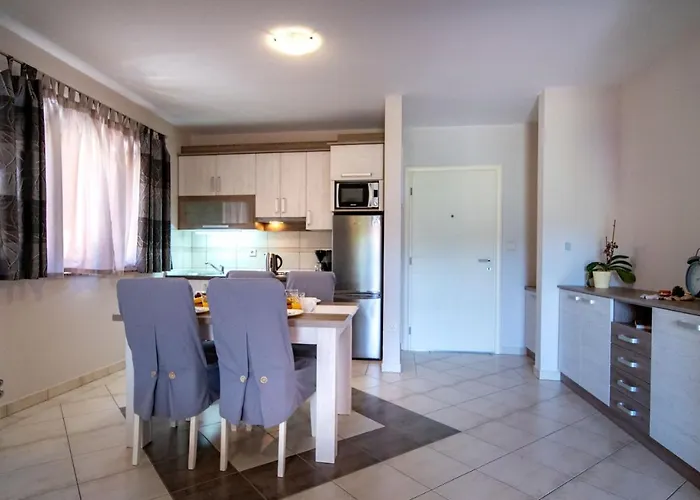 In With Balcony, Air Conditioning, Wifi, Washing Machine 아파트
