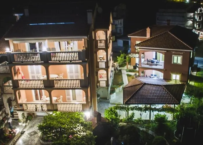In With Balcony, Air Conditioning, Wifi, Washing Machine 아파트 *